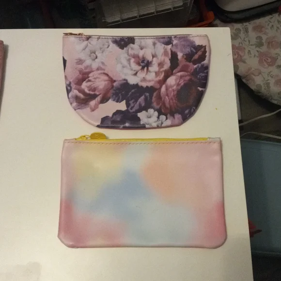 2 Makeup bags - Picture 1 of 3